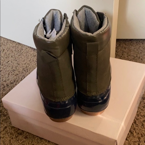 Flat Snow Boots - Picture 3 of 4